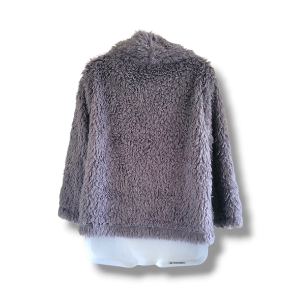 Dylan | NWT Chic Cozy Gray Faux Fur 3/4 Sleeve Teddy Coat (SIZE M) - Picture 2 of 15